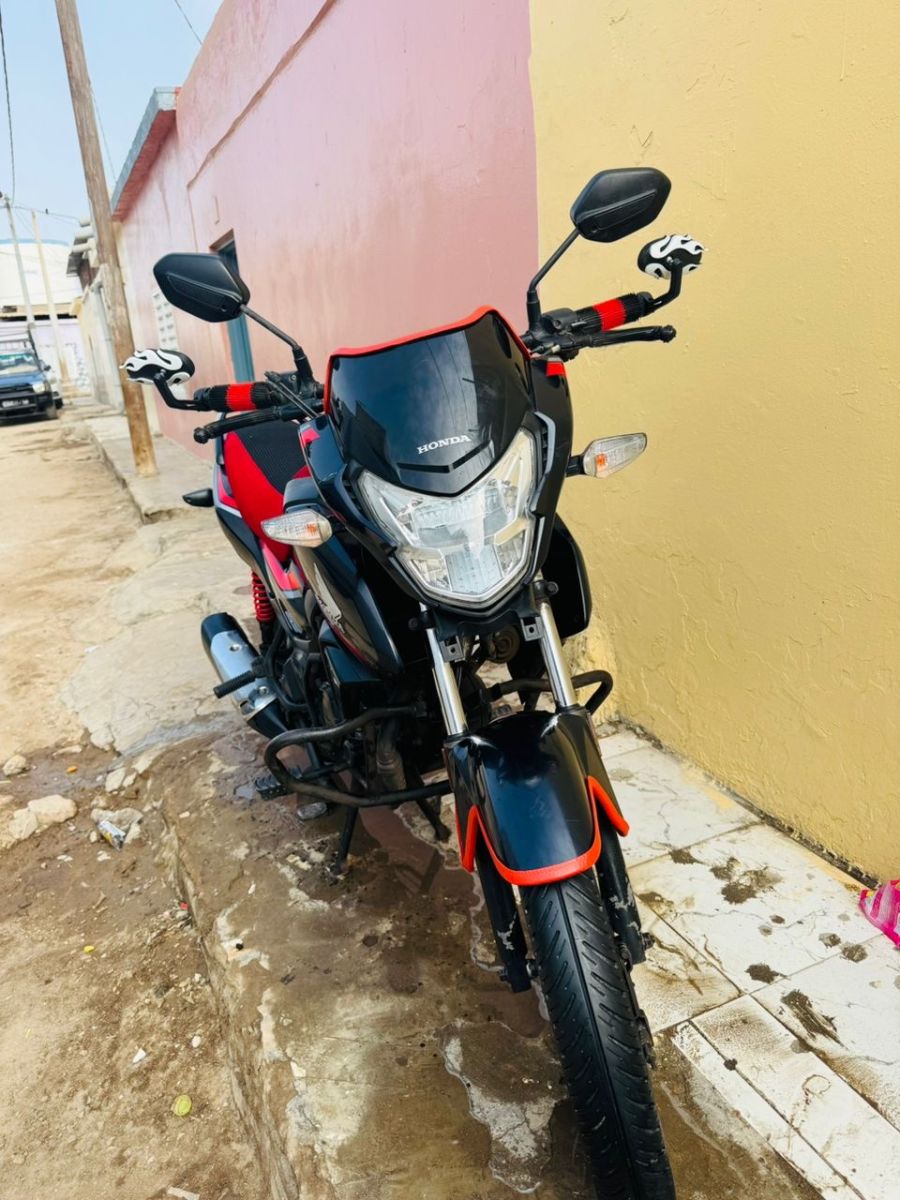 Honda Moto Neuve et Bien Entretenue