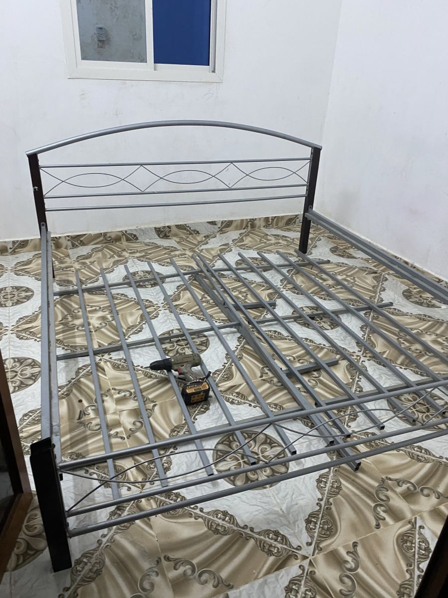 Lit double en bon état à vendre