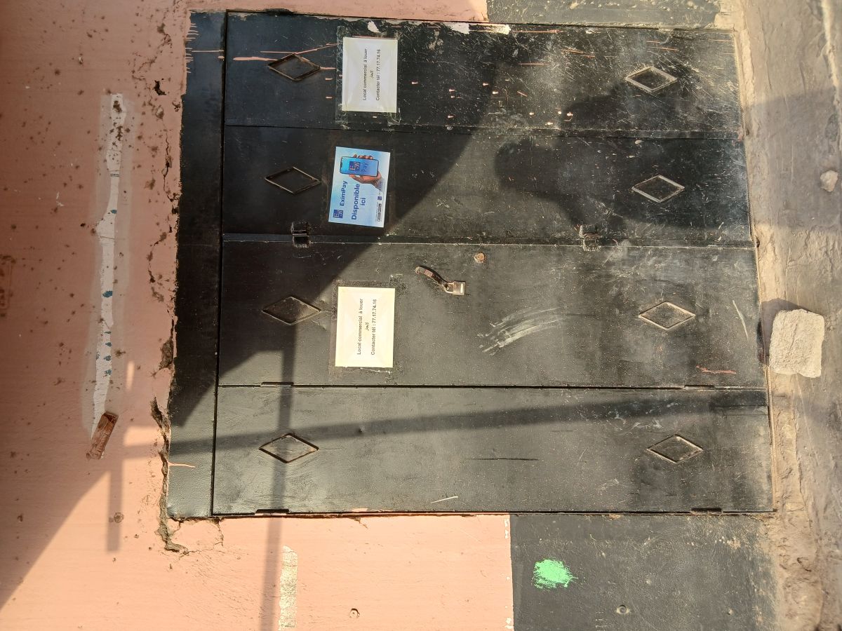 Local commercial à louer à PK12