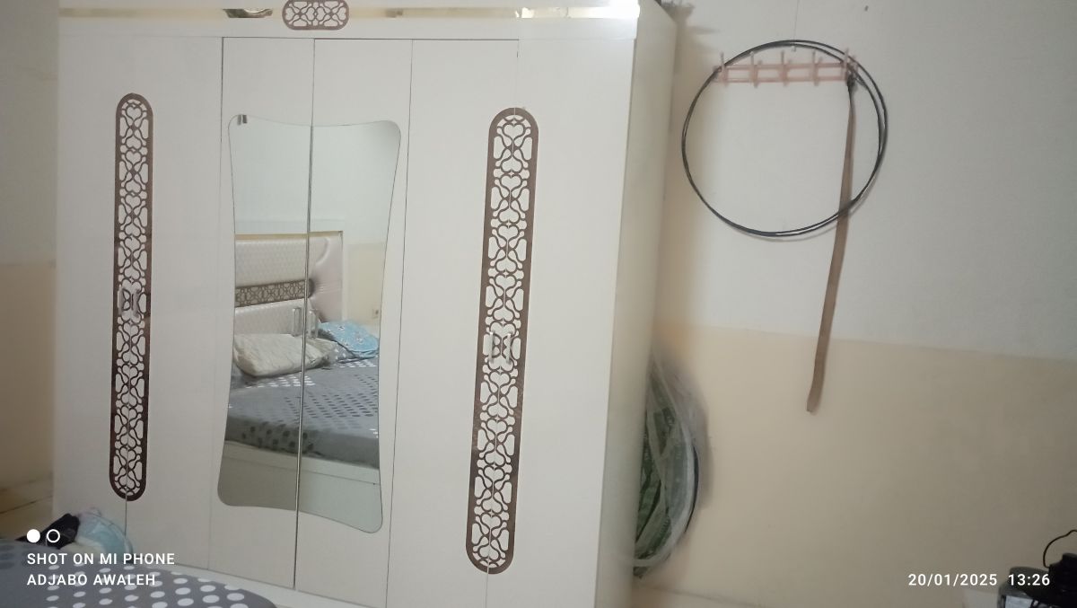 Meuble chambre et salon en bon état, prix négociable
