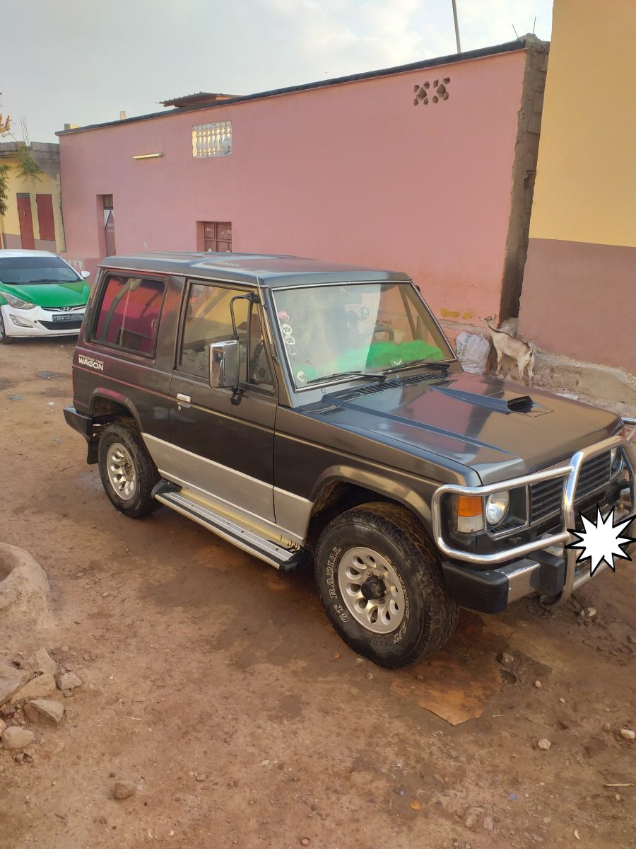 Mitsubishi Pajero court châssis L144G en excellent état