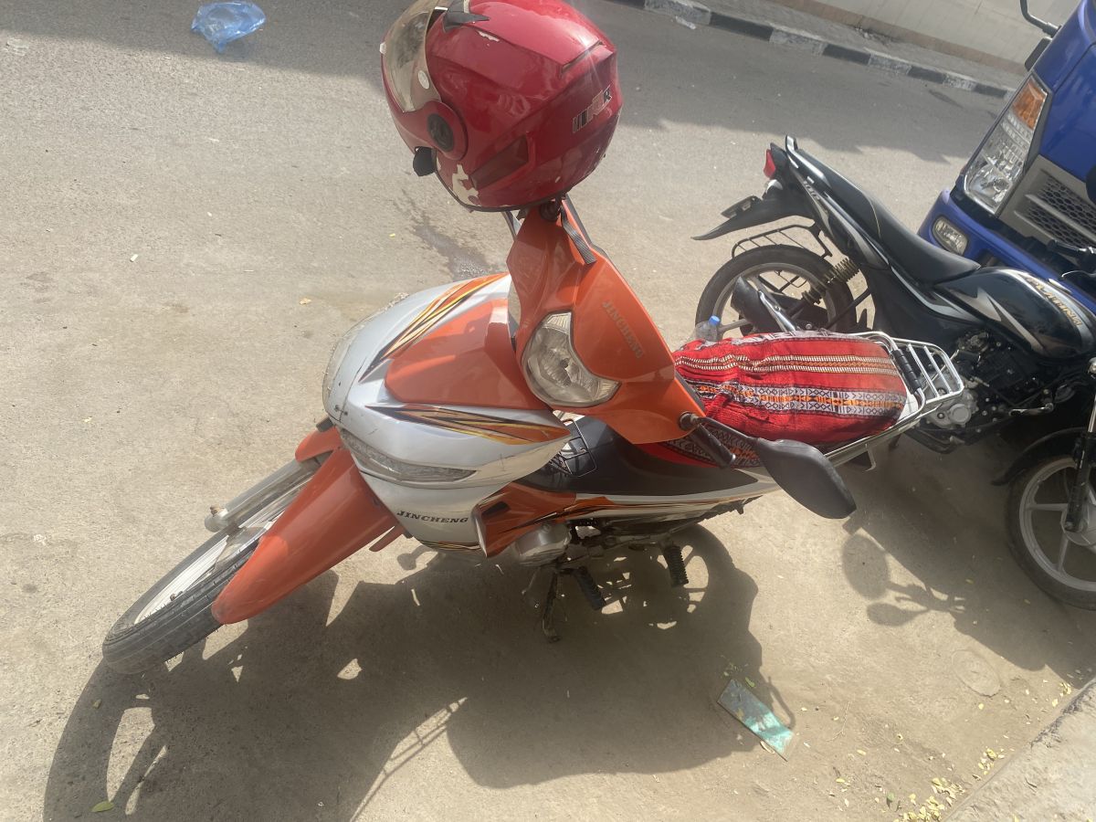 Moto 110 en bon état, économique et facile à entretenir