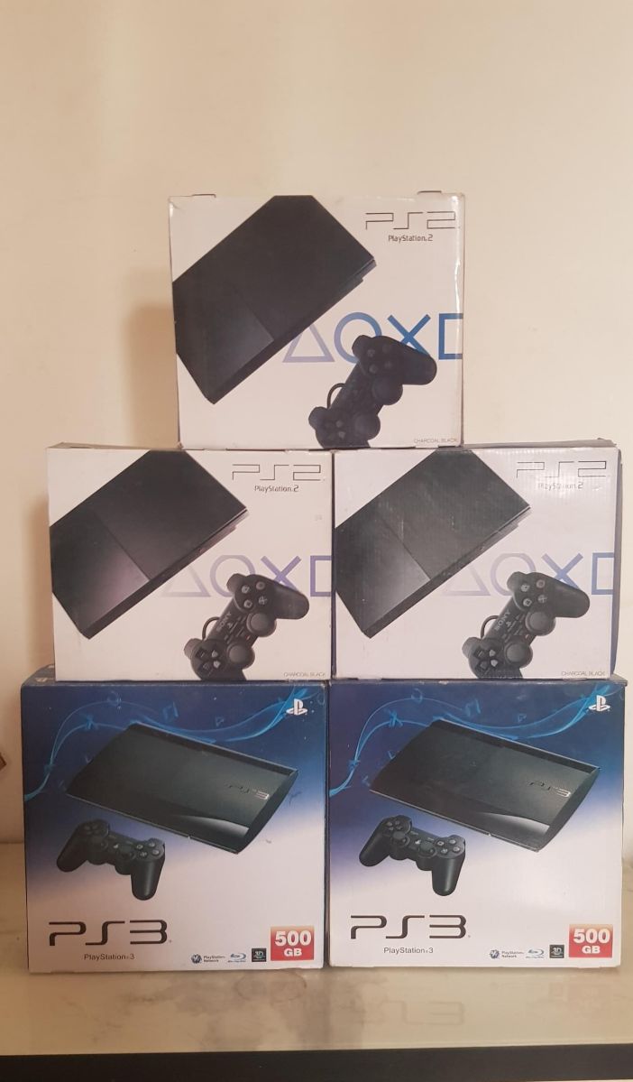 Playstation3 à vendre nouveau avec 17 jeux. Playstation 2 avec 21 jeux avec tout accessoires et Et aussi Installation tout les jeux pour Playstation 4. 3 & 2