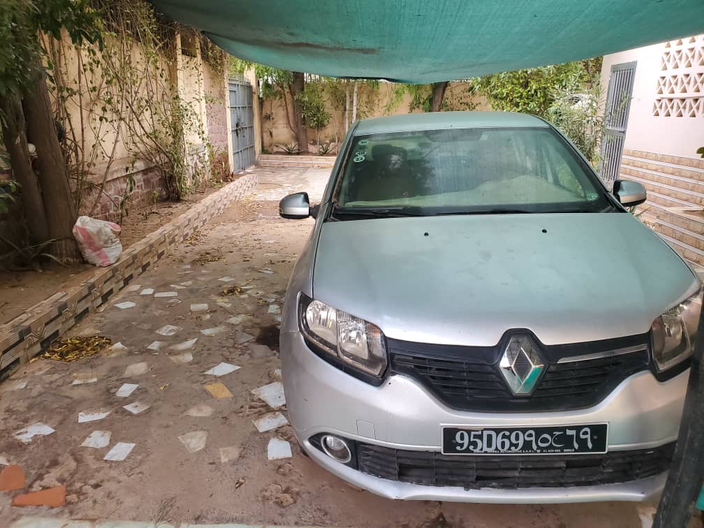 Renault Logan 2016, essence, impeccable état