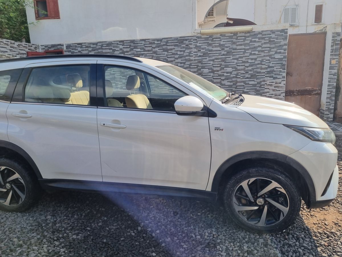 Toyota Rush 2019, automatique, toutes options