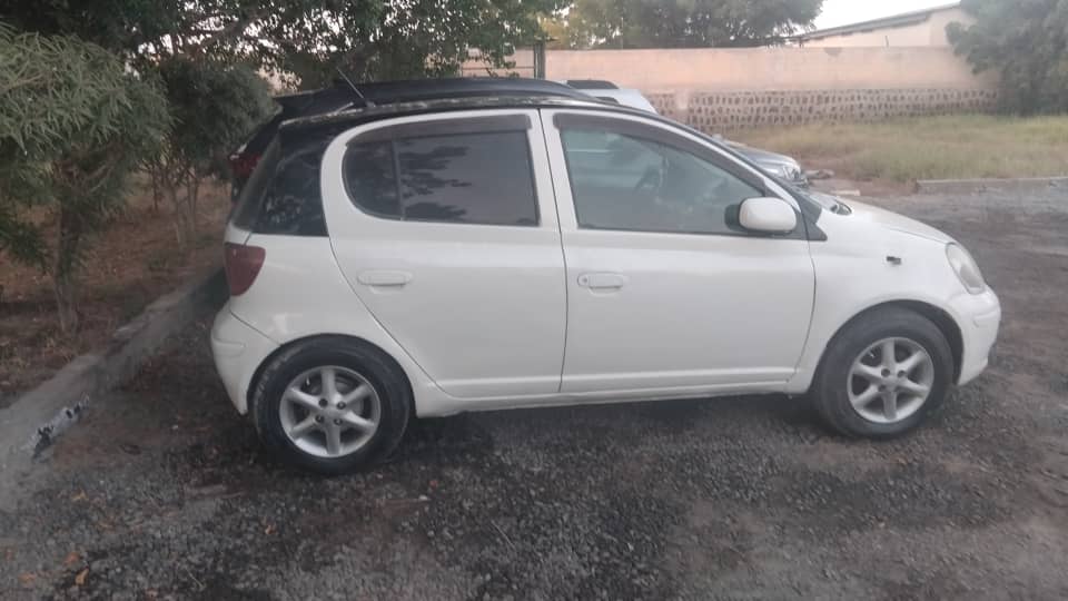 Toyota Vitz essence, boîte automatique, très bon état