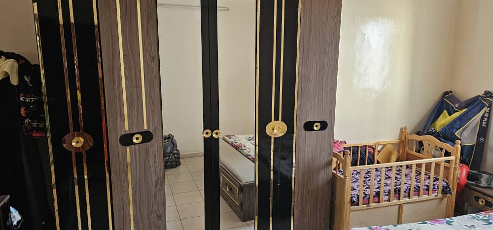 Mobilier pour chambre à coucher en bon état à vendre