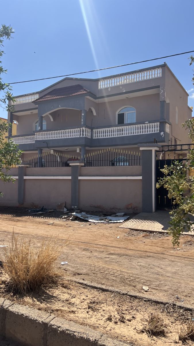 Villa F6 avec chambre de gardien, cité Alhoul Nagad