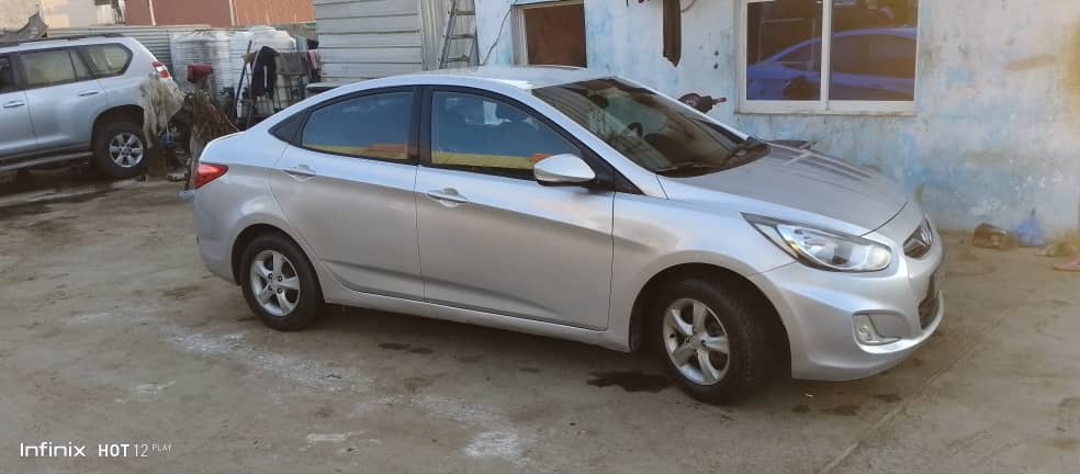 Hyundai Accent 2012, climatisée, bon état