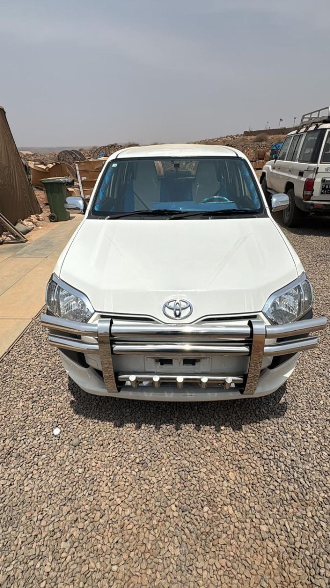 2 Taxis Toyota Probox 2017, fiable et économique