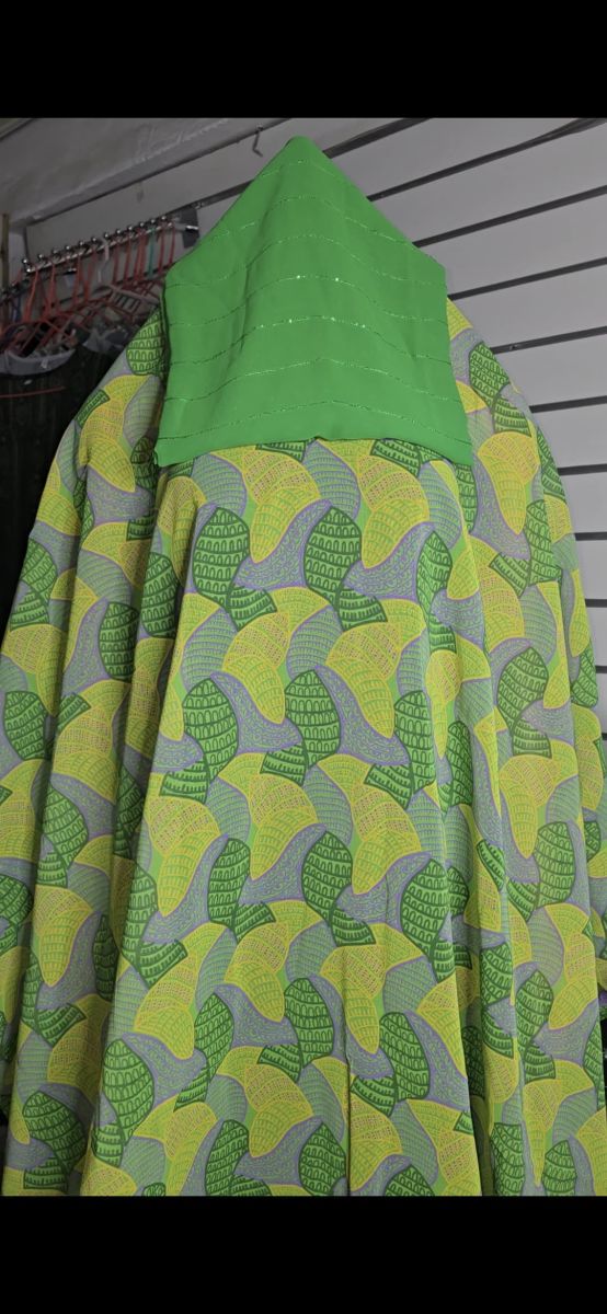 Dirac neufs avec foulard assorti – Plusieurs modèles