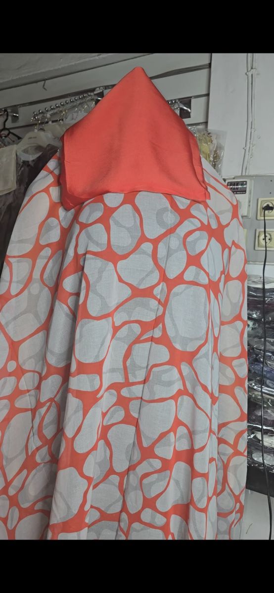 Dirac neufs avec foulard assorti – Plusieurs modèles