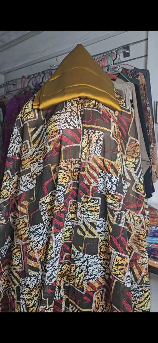 Dirac neufs avec foulard assorti – Plusieurs modèles