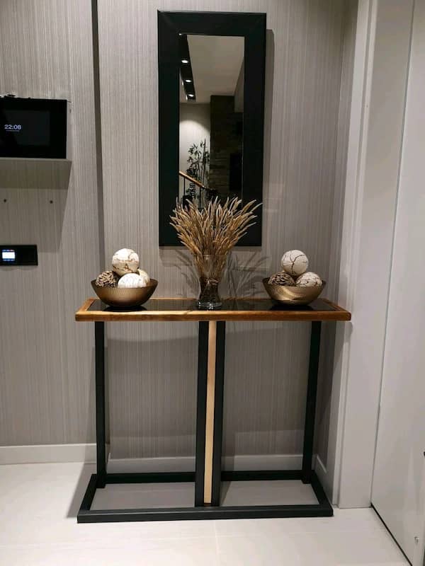 Console dorée avec miroir ovale décoratif