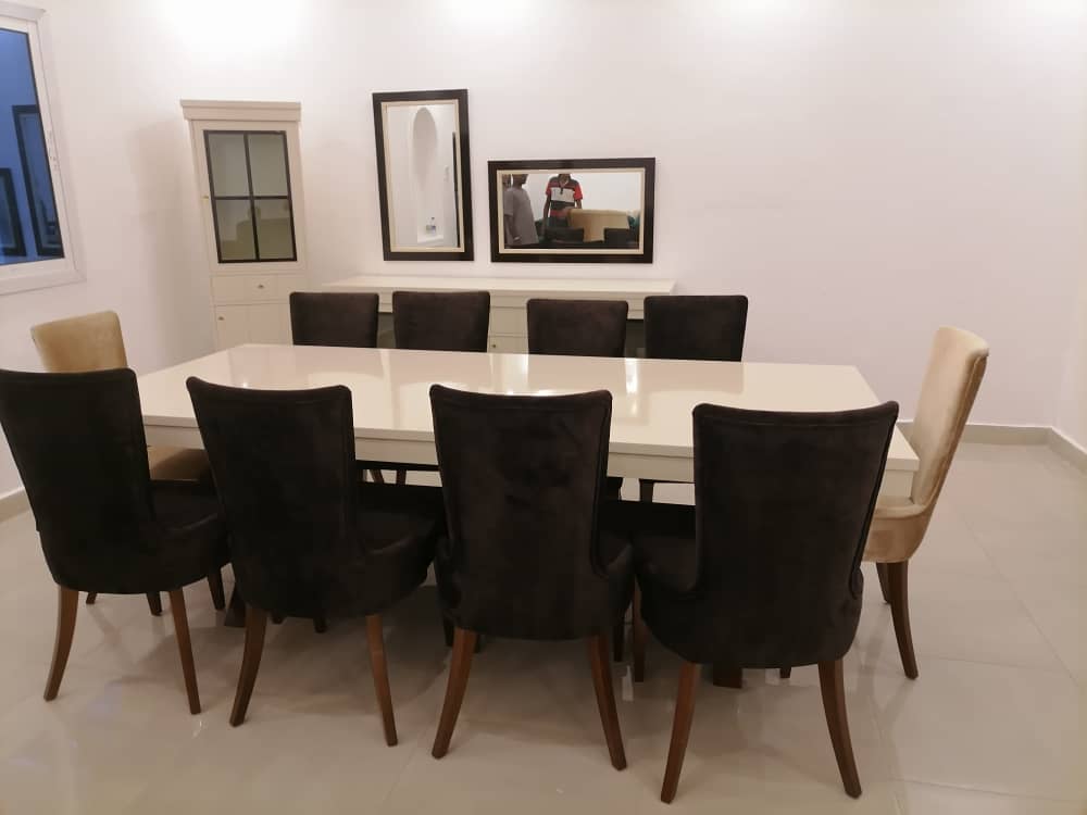 Salle à manger complète avec table marbre et buffet