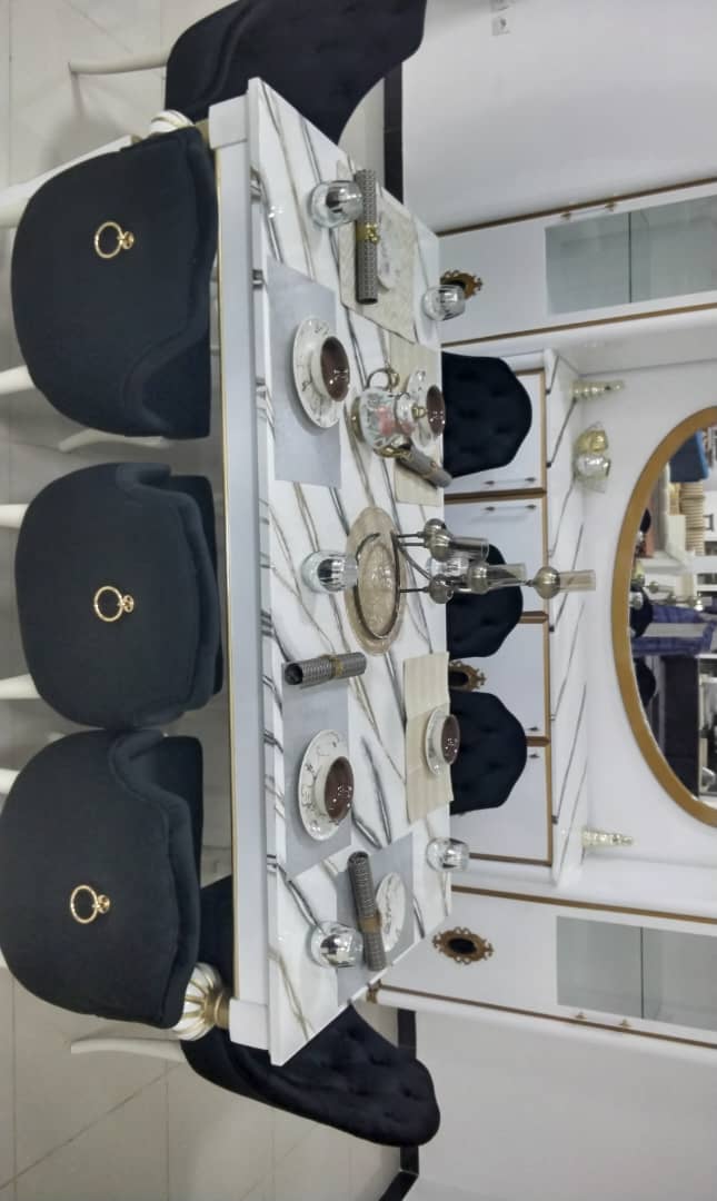 Salle à manger complète avec table marbre et buffet