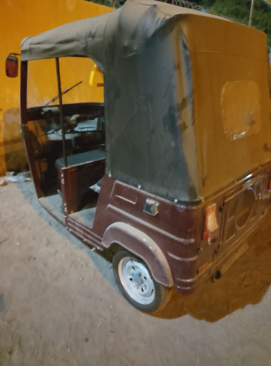 Bajaj Tricycle en bon état à vendre