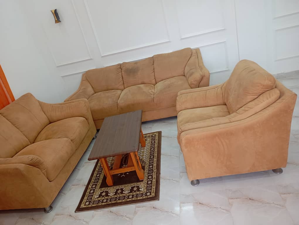 Salon et table à vendre