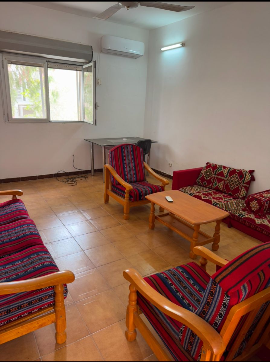 Appartement rénové avec parking privé à Héron