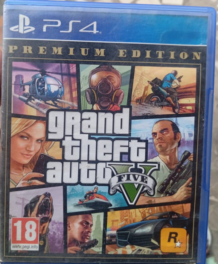 CD GTA 5 PS4, état impeccable, presque neuf