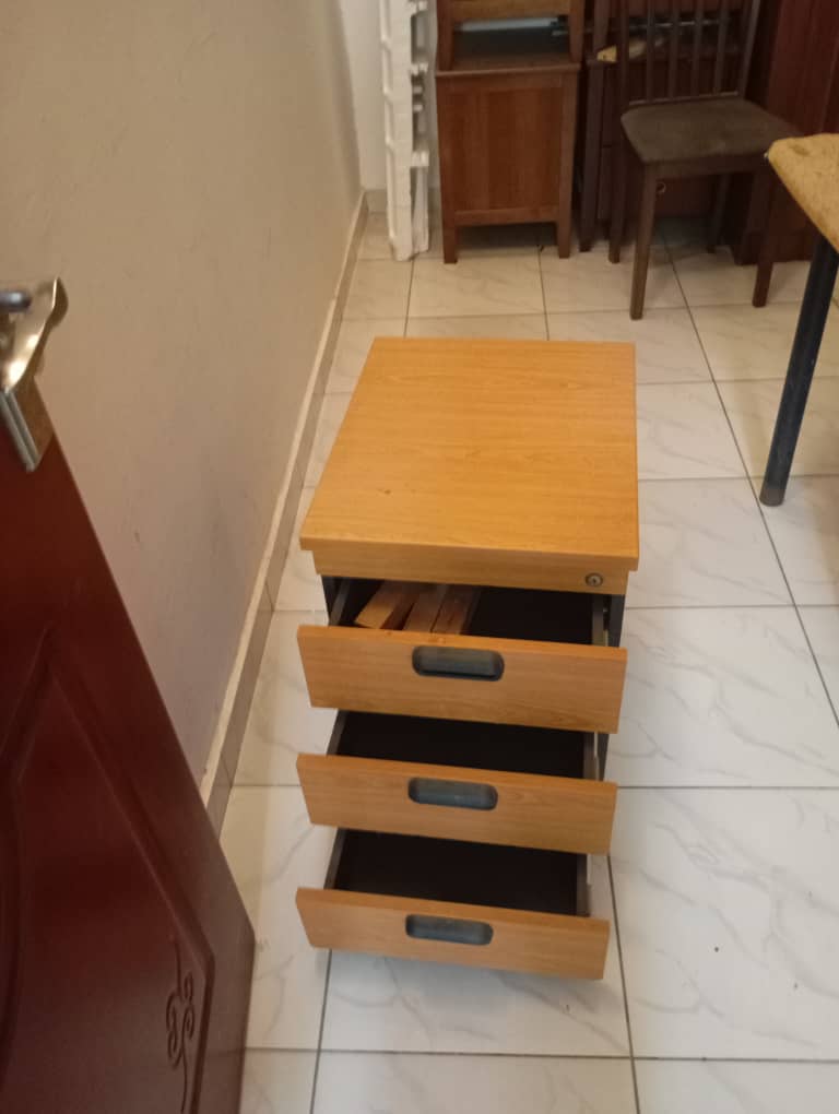 Commode à 3 tiroirs en vente