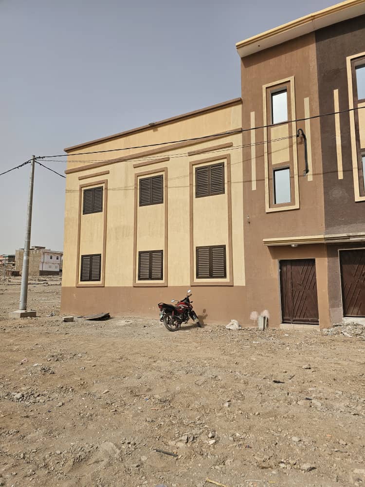 Deux appartements neufs de type F4 à Barwaqo 2