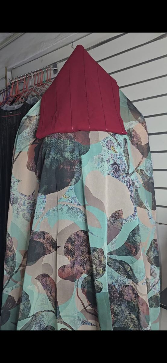 Dirac neufs avec foulard assorti – Plusieurs modèles