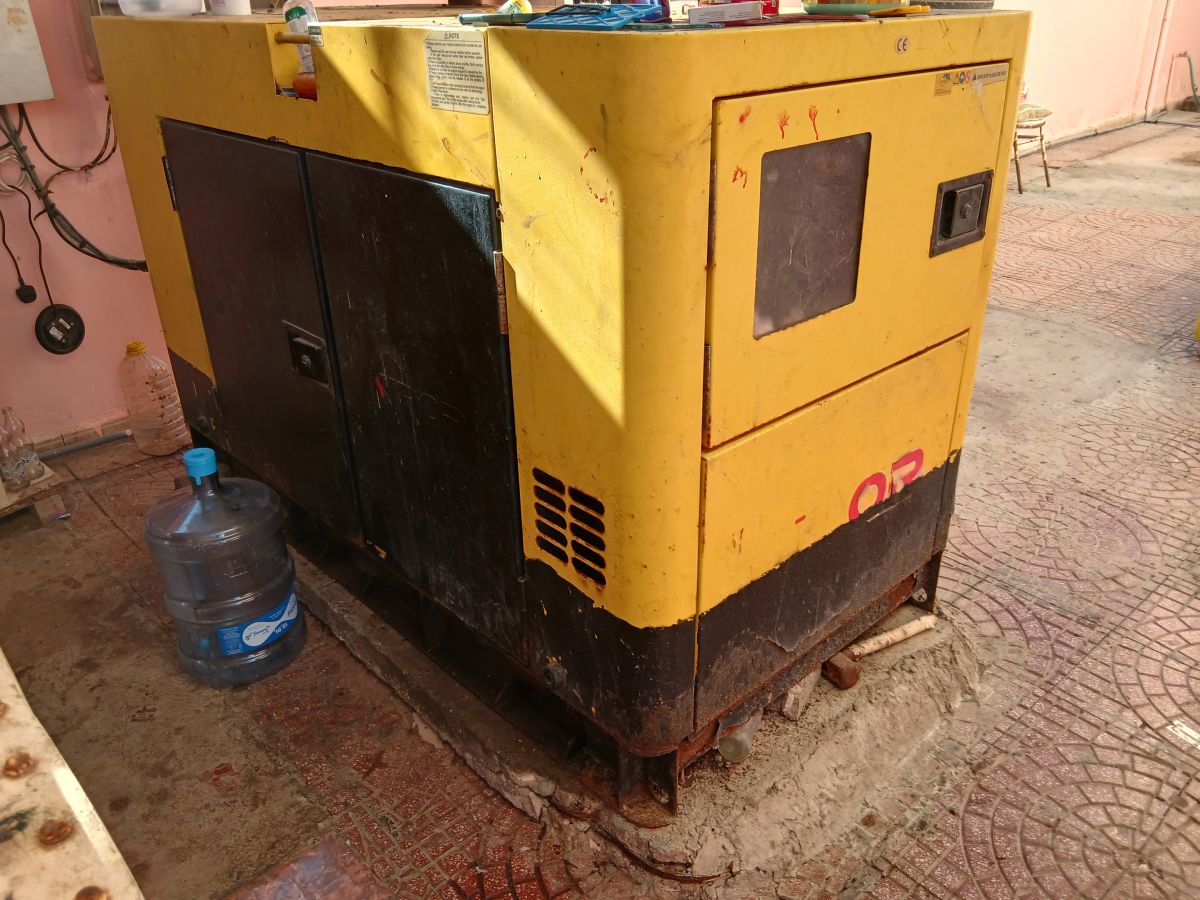 Groupe électrogène 30 kva Diesel, boîte automatique - Comme neuf