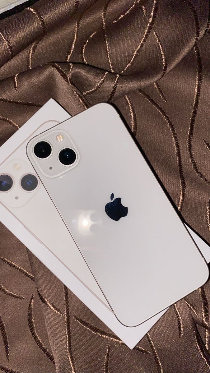 iPhone 13 Blanc 256 Go, état impeccable, batterie à 95%