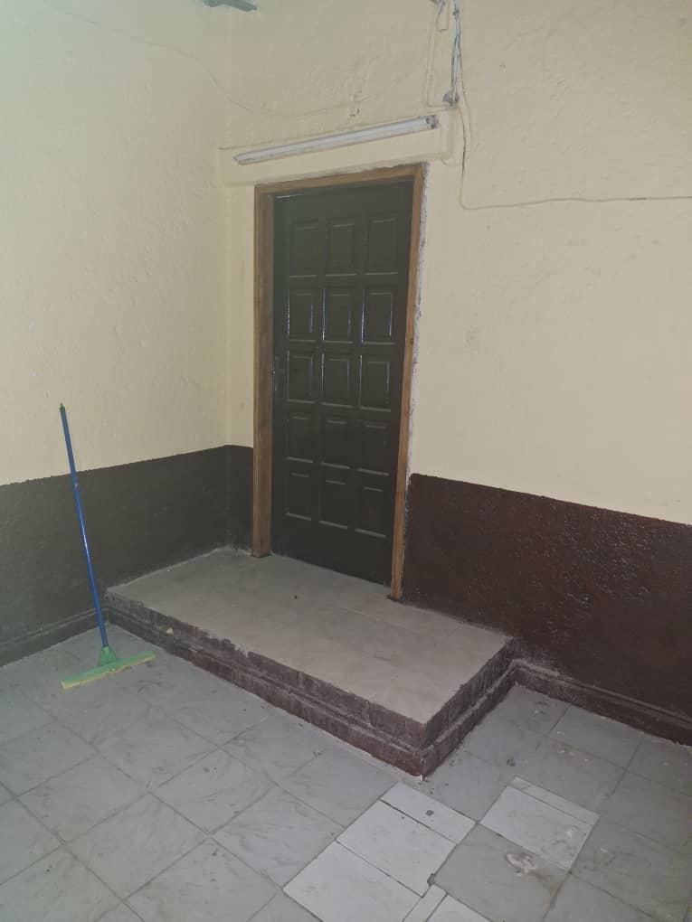 Maison F4 avec terrasse et cour à la cité saoudi