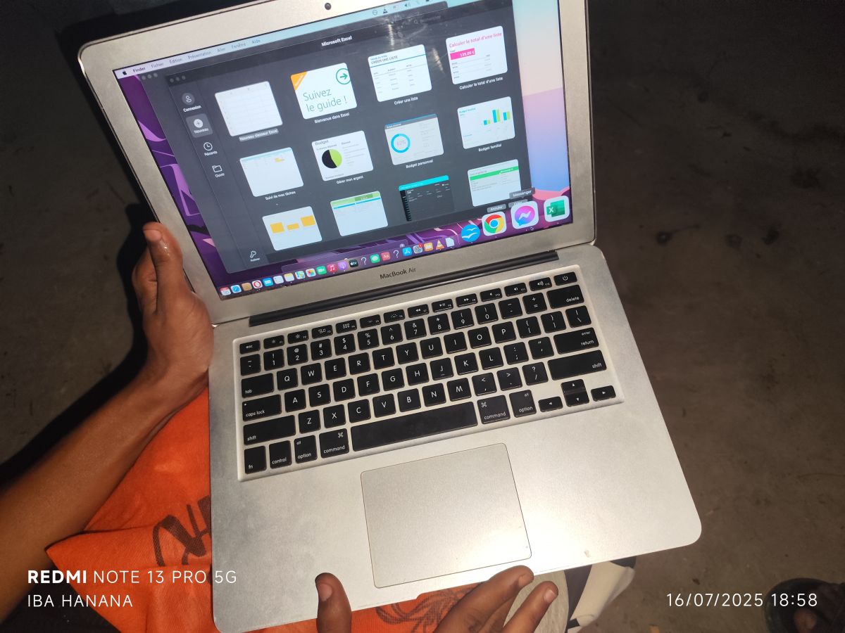 MacBook Air 2014, 4Go RAM, 256Go stockage + chargeur inclus