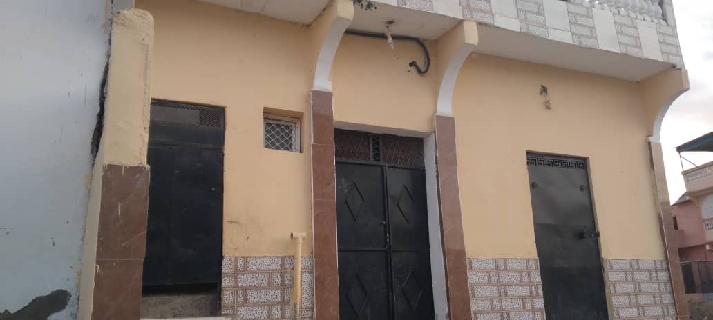 Maison F3 avec terrasse à louer, PK 13