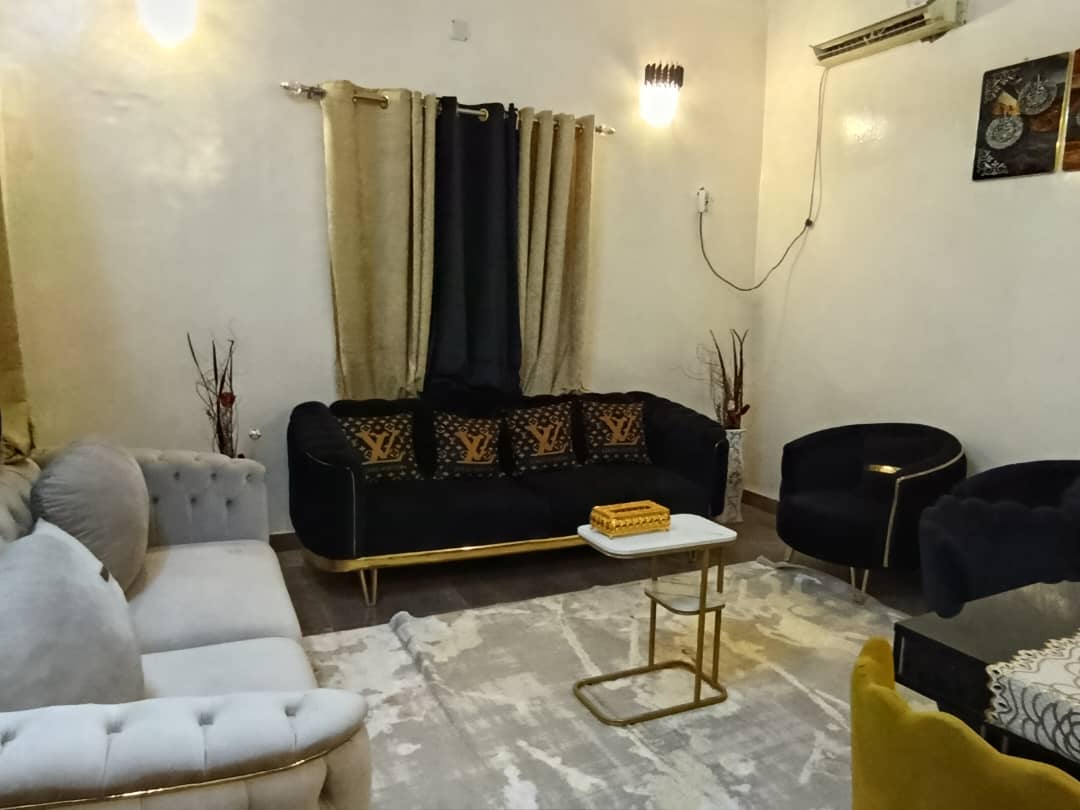 Meubles d\'occasion en excellent état à vendre