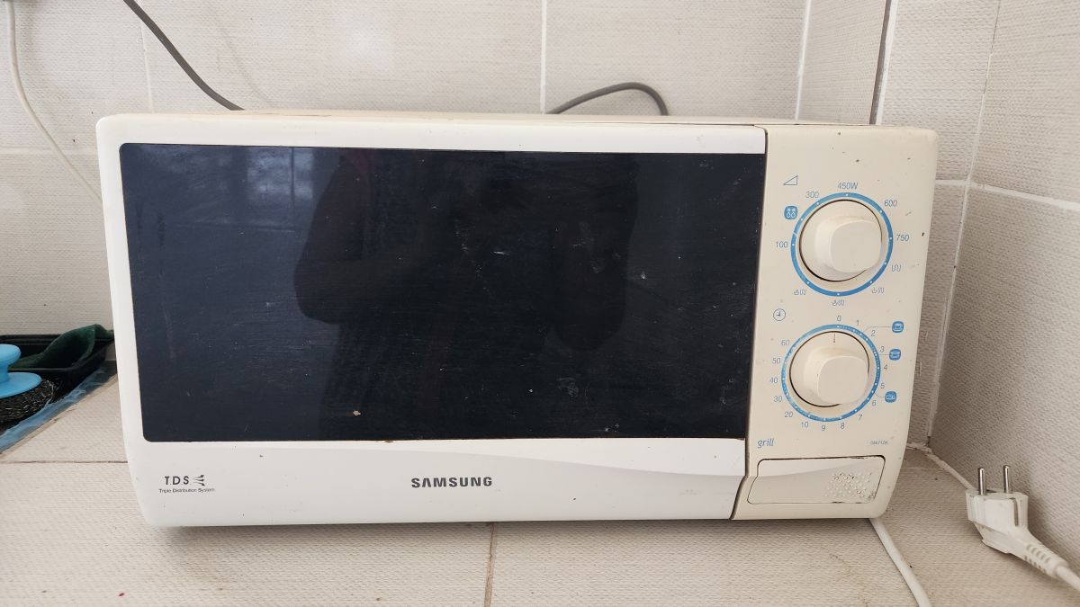 Four micro-ondes en excellent état - Bonne occasion !