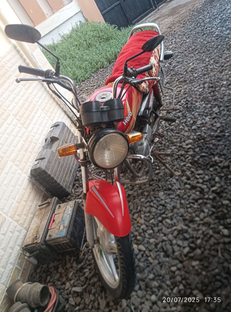 Moto Hero 2026 avec assurance incluse