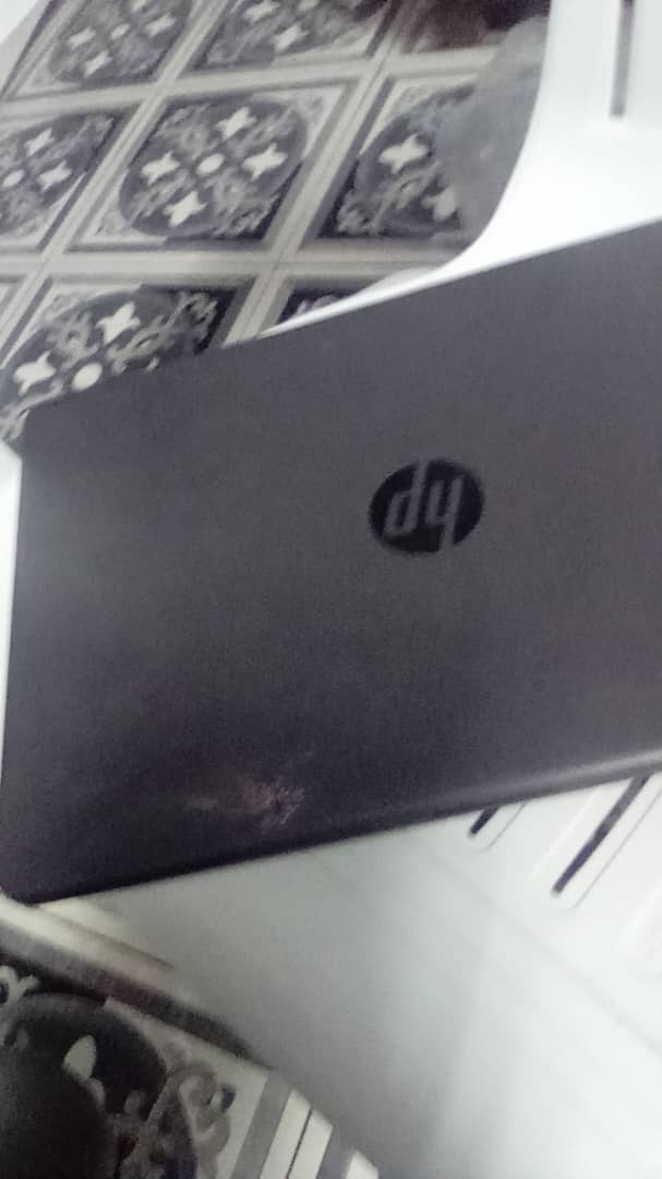 Ordinateur portable HP comme neuf, batterie neuve, prix négociable