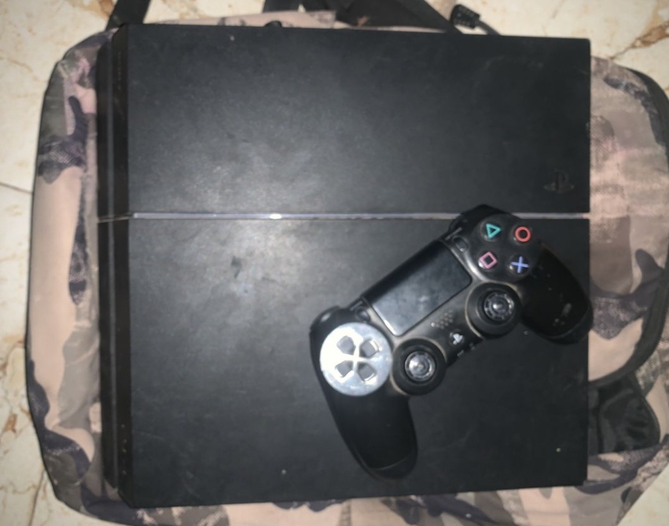 Console de Jeux PS4 en Excellent État - 1 Manette et CD Inclus