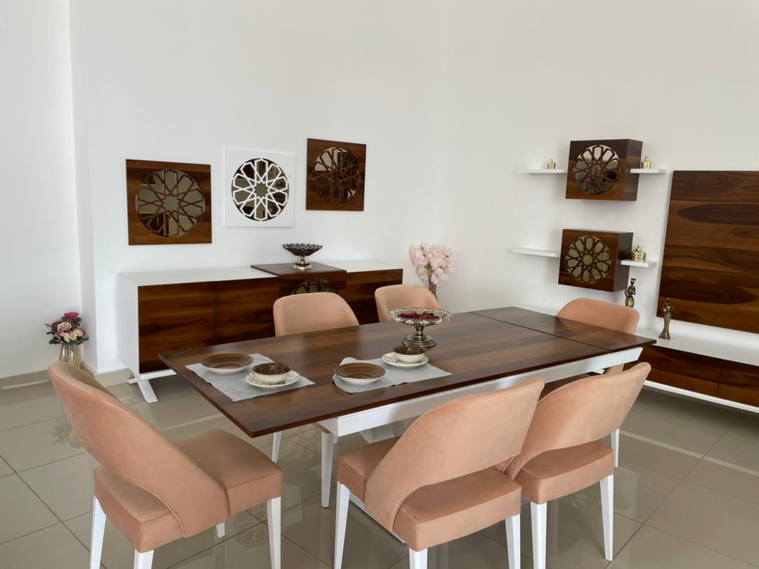 Salle à manger complète avec table marbre et buffet