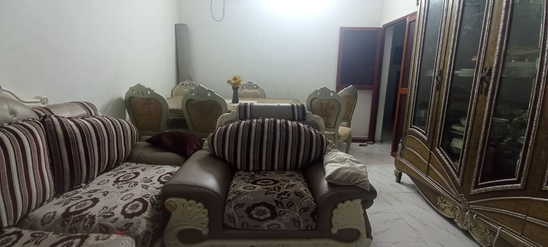 Ensemble de meubles pour salon - canapé, living, table et 6 chaises