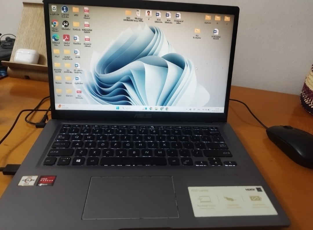 PC Asus VivoBook X415 M415DA, 8GB RAM, Windows 11