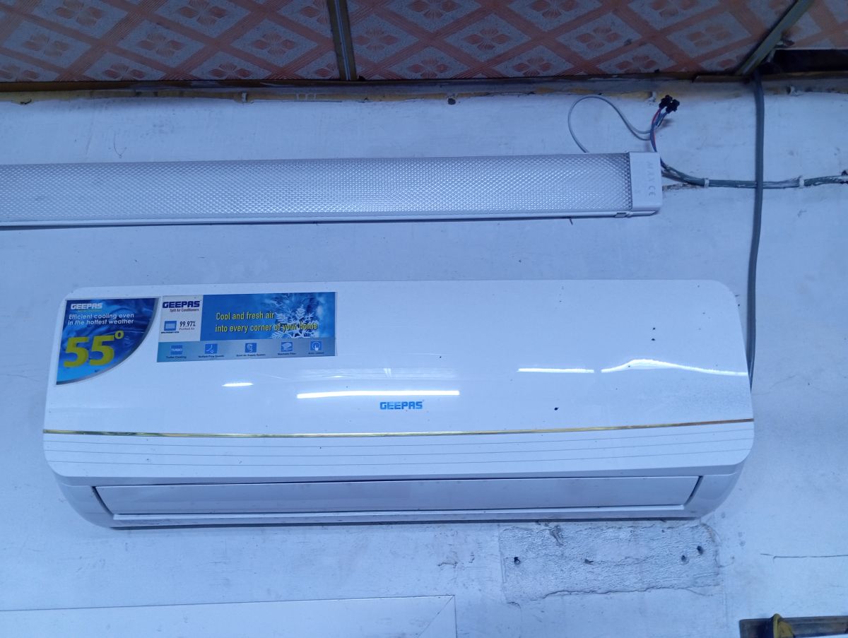 Climatiseur 1.5 chevaux en excellent état - Disponible à l\'achat