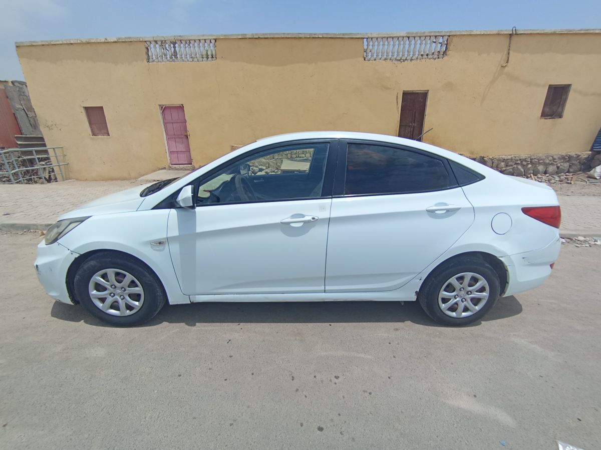 Hyundai Accent Automatique en excellent état, faible kilométrage