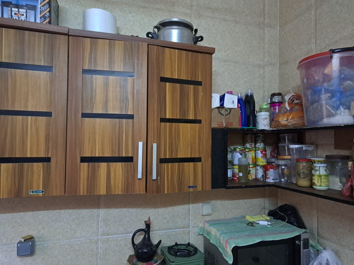 Accessoires de cuisine en excellent état - Gazinière et étagère