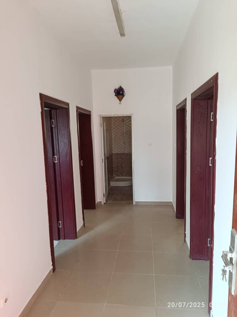 Villa F3 neuve avec cour privée à PK12 cité Hamdani, sécurisée et facile d\'accès