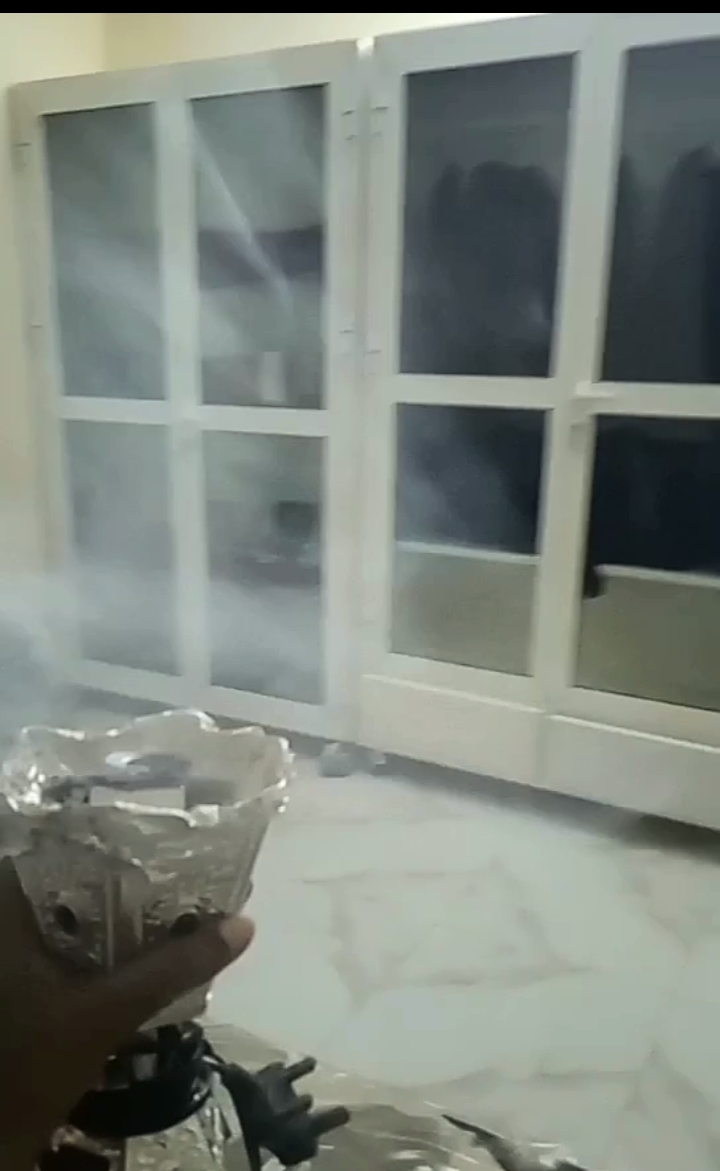 Armoire en aluminium avec porte et serrure - Bon état