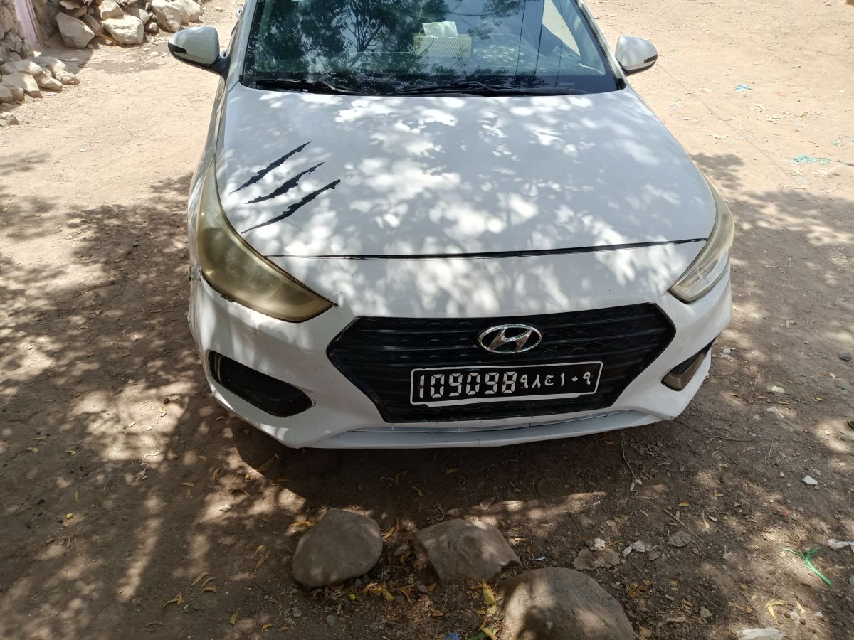 Hyundai Accent Berlin années 2019 Essence, Faible Kilométrage, Intérieur Luxueux