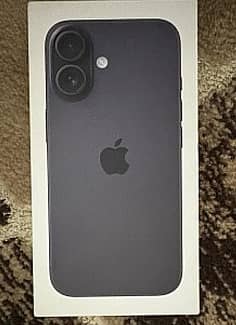 Lot de 2 iPhones 16 en excellent état, 100% et 96% de batterie