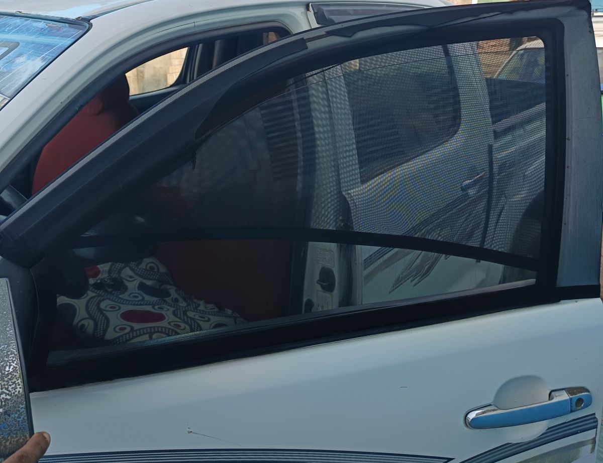 Rideau de voiture noir