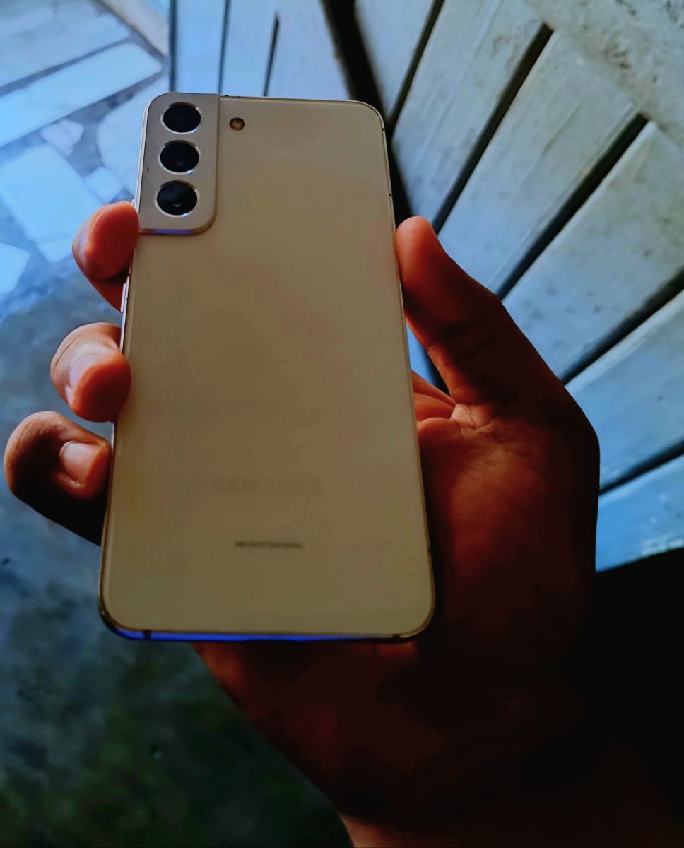 Samsung S22 5G en excellent état, prix négociable