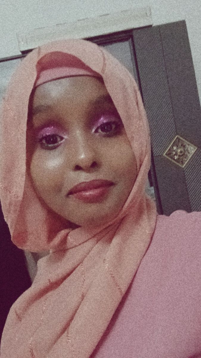 Candidate polyvalente, diplômée en littérature, disponible pour emploi